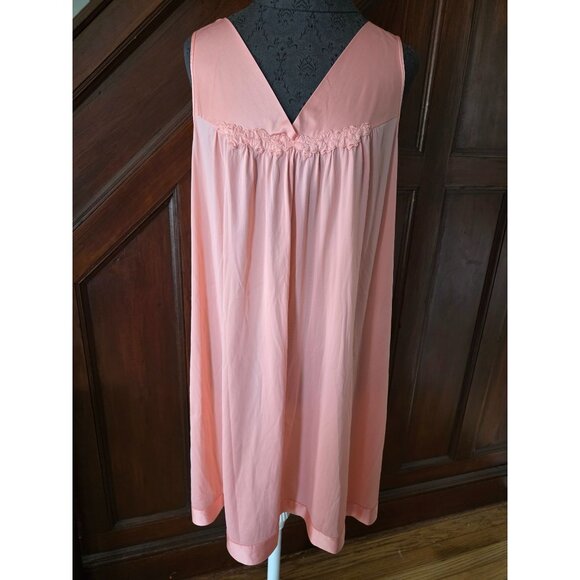 Vanity Fair Womens Pink Nightgown L 100% Nylon V-Neck Sleeveless - Picture 1 of 6